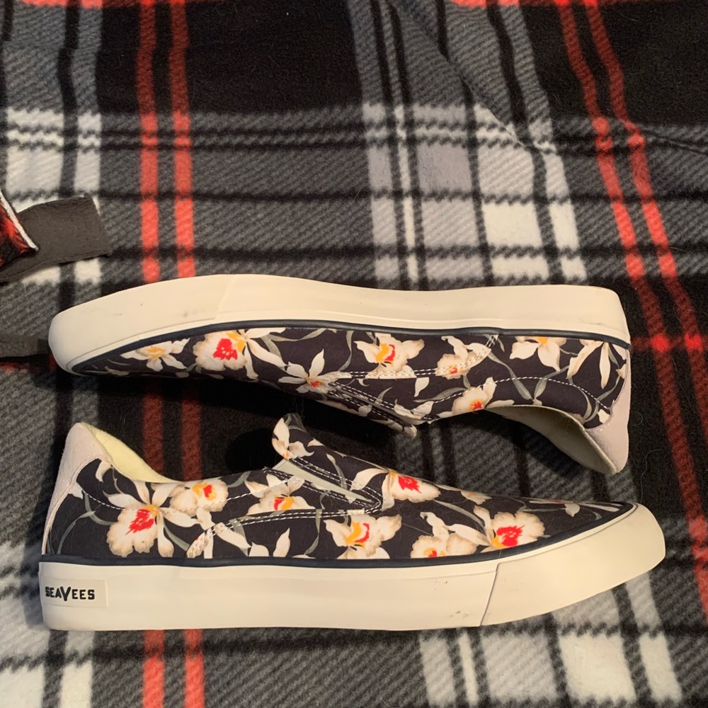 Mens Floral Canvas Sneaker